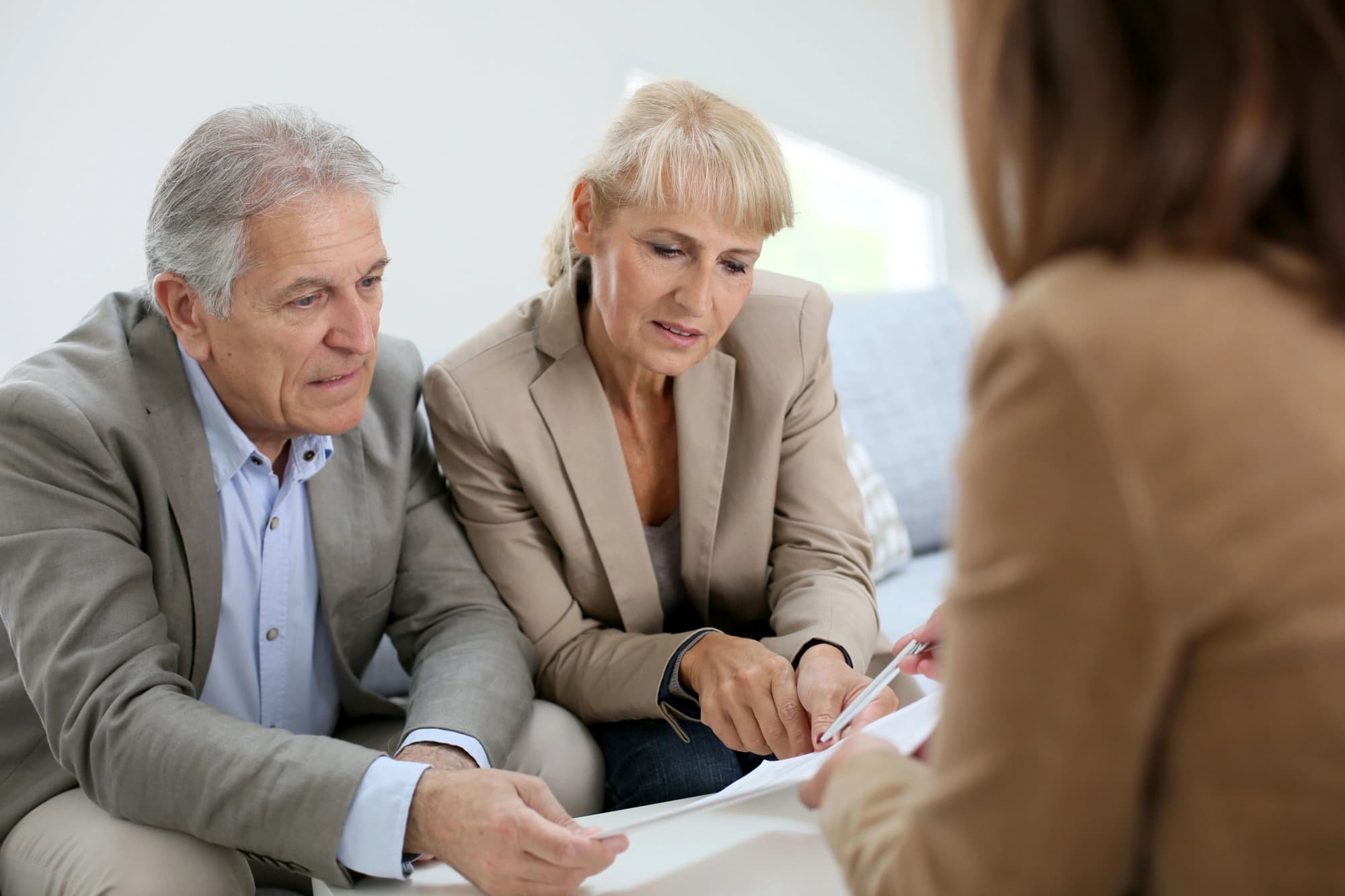 man and woman talking to advisor about retiring in a bear market