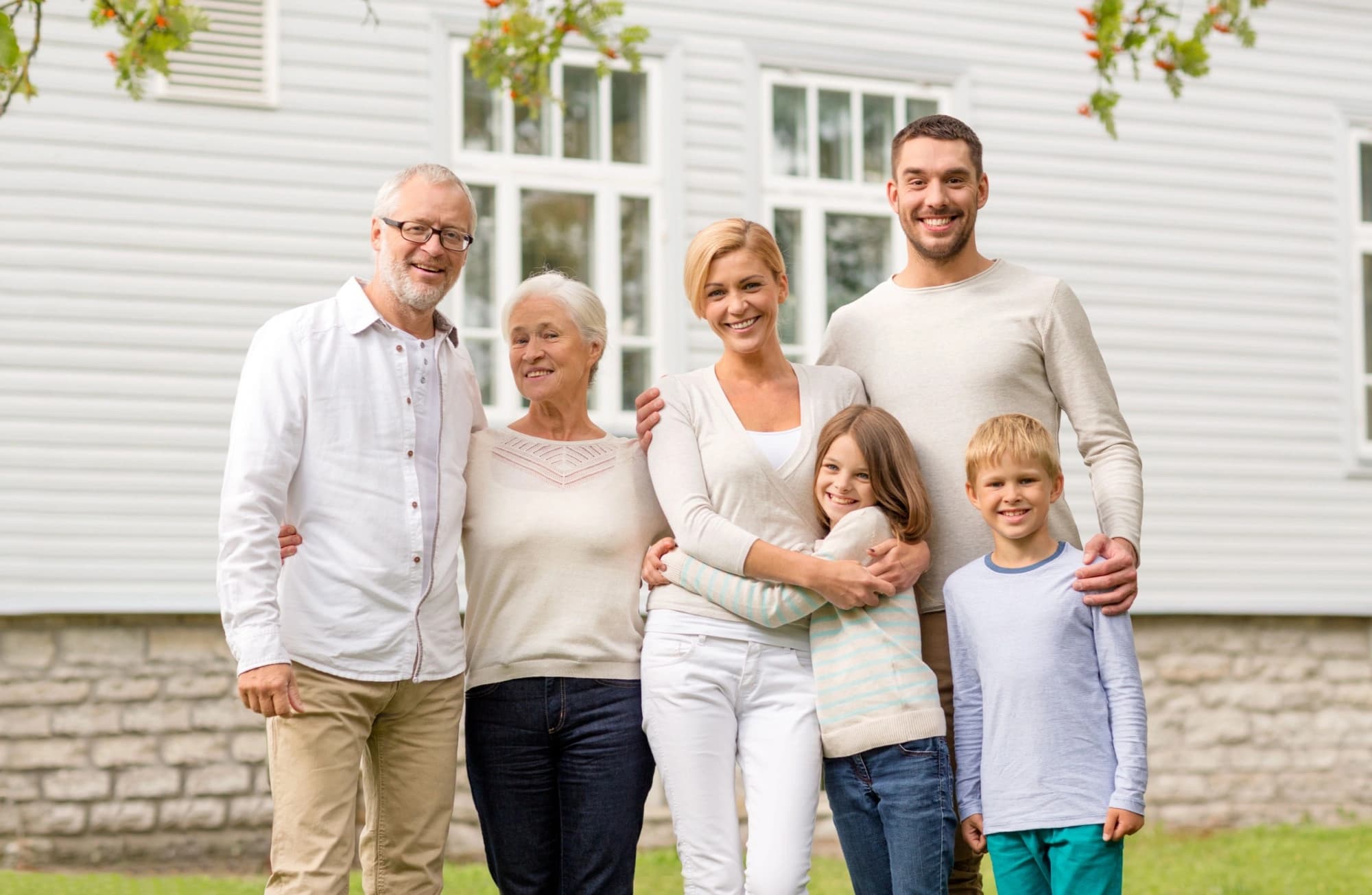 Multi-generational wealthy family looking at a laptop